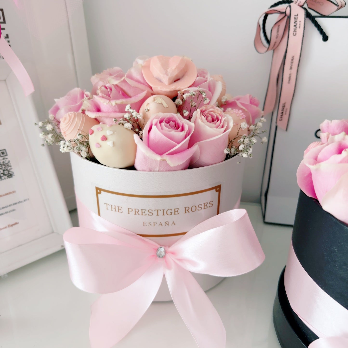 Caja de Rosas con Fresas cubiertas con Chocolate | Hello Berry Madrid