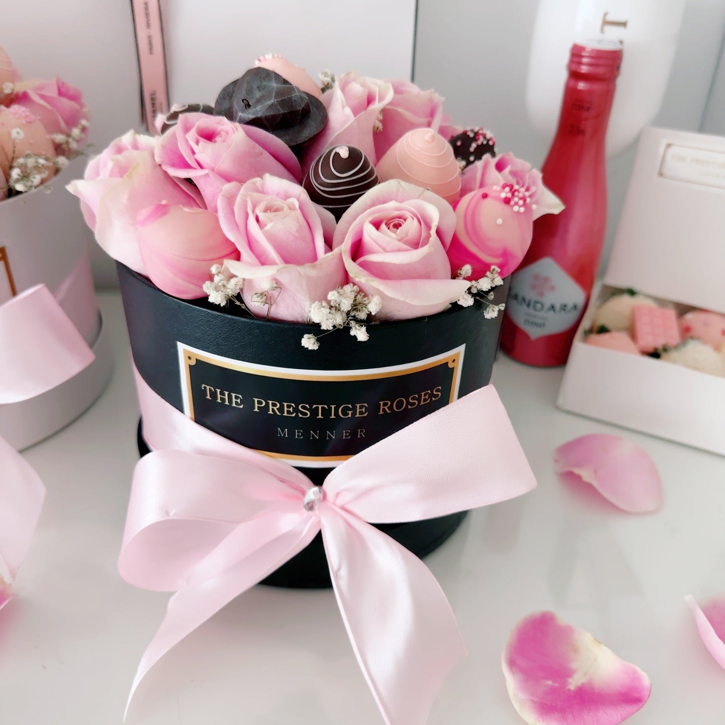 Caja de Rosas Frescas con Fresas Cubiertas con Chocolate | Hello Berry Madrid