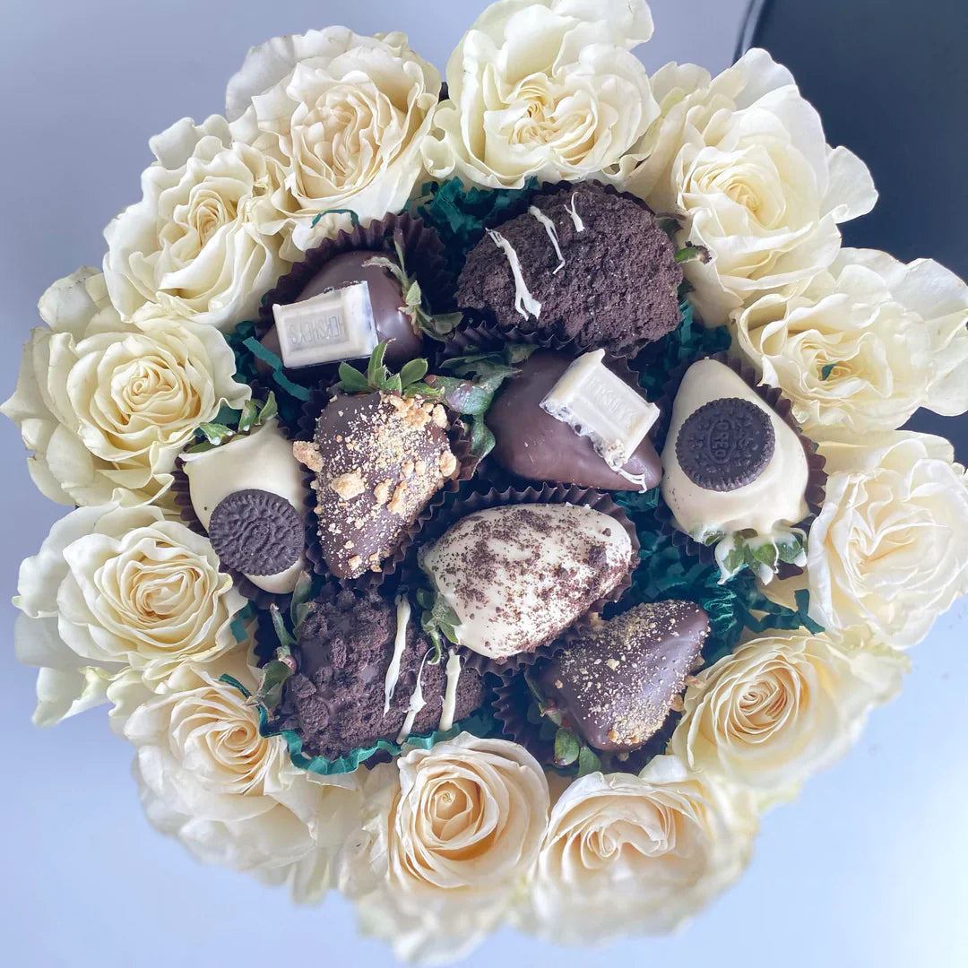 Caja de Rosas Frescas con Fresas cubiertas con chocolate / Hello Berry Madrid
