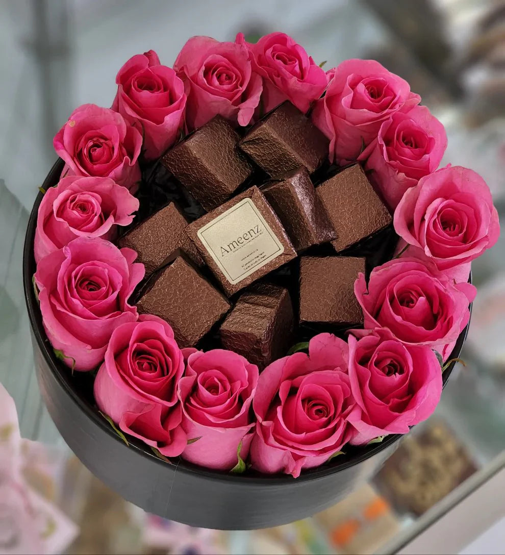 Caja de Rosas Frescas con chocolate | Hello Berry Madrid