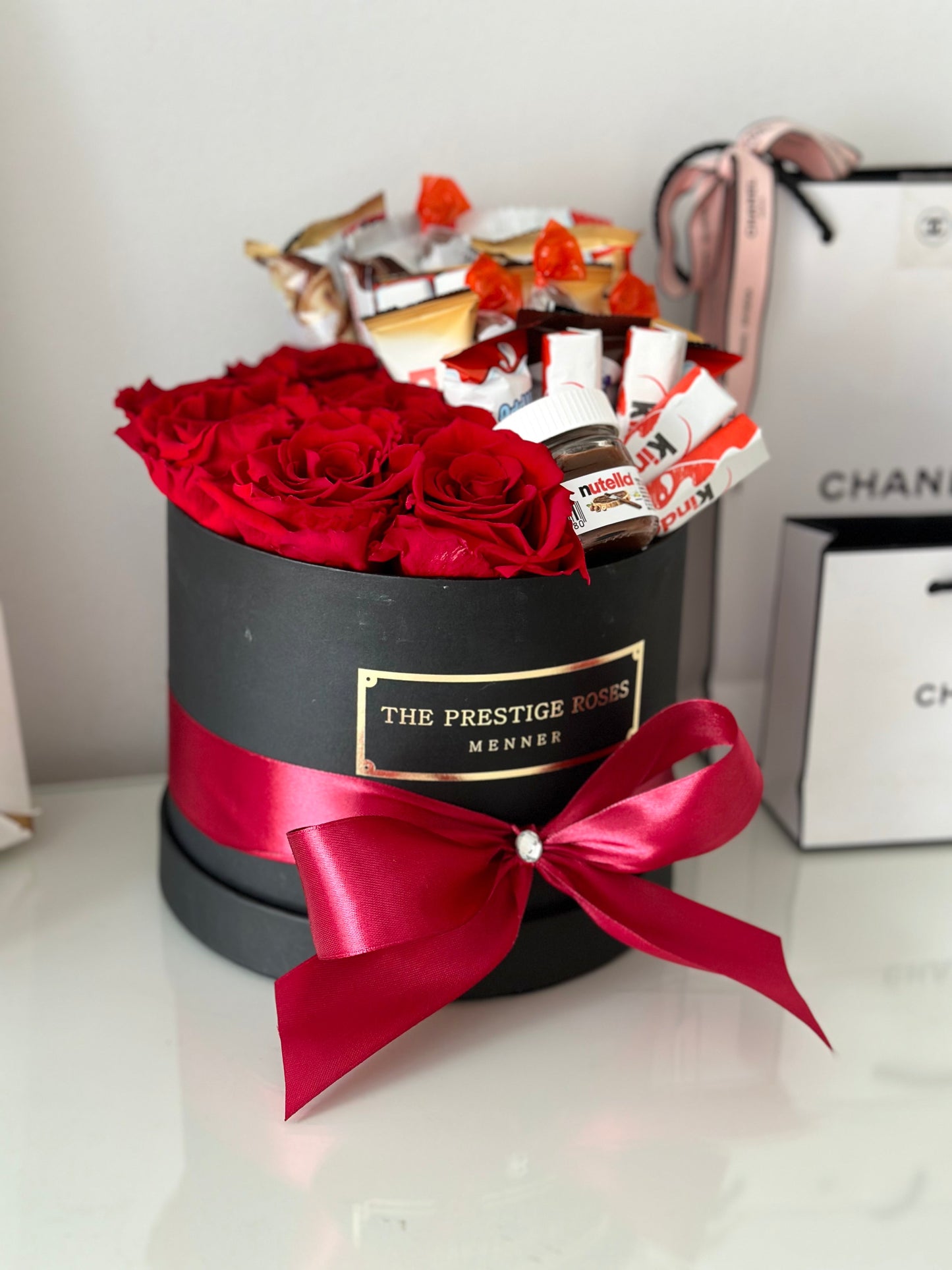 Caja de Rosas Preservadas naturales con Chocolate Hello Berry Madrid